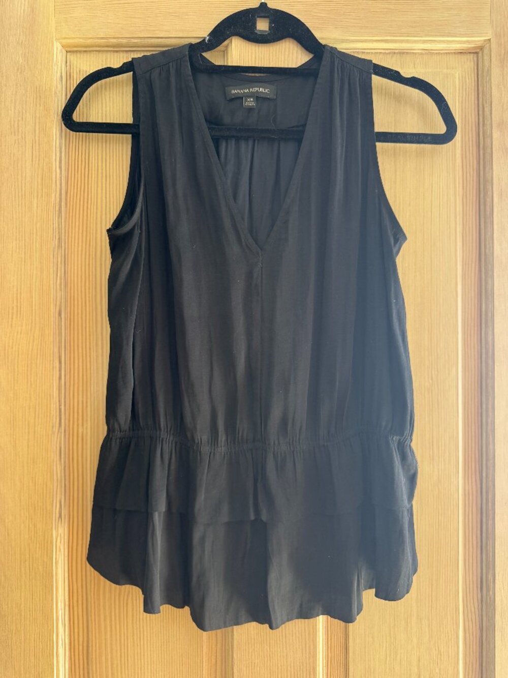 Banana Republic Black Sleeveless Blouse | XS | Ruffle Hem Top
